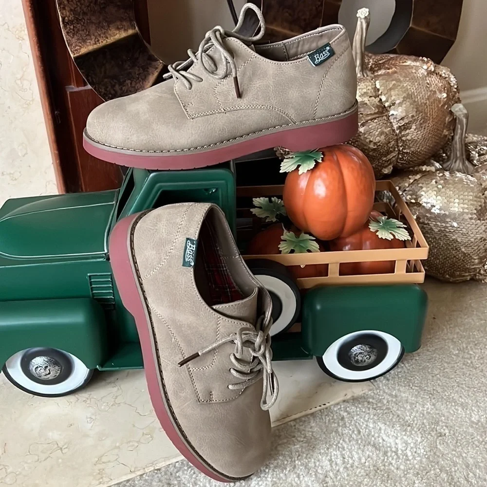 Brand New Bass Junior Bucks Taupe Oxford Casual Dress Shoes Boys Nubucks Lace Up